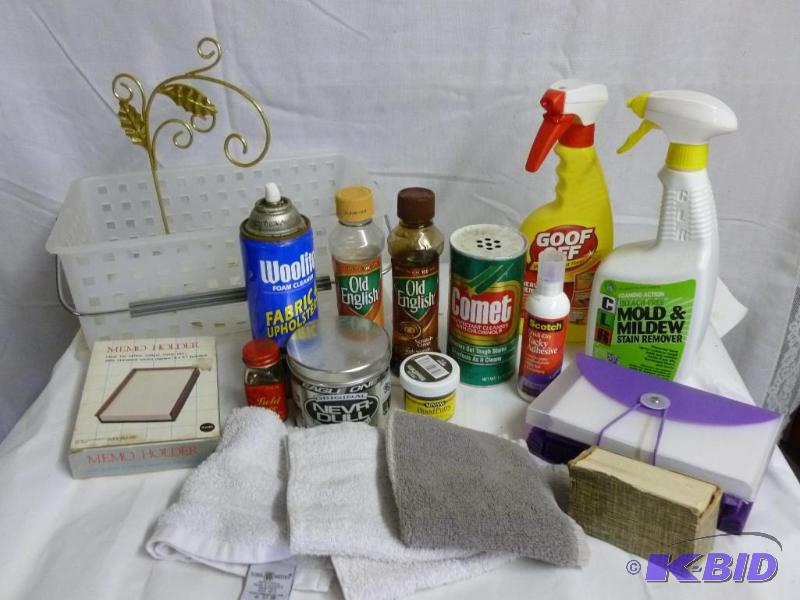 lot 62 image: Miscellaneous Cleaning Supplies
