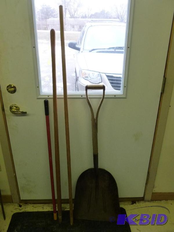 lot 63 image: Scoop Shovel and Some Handles