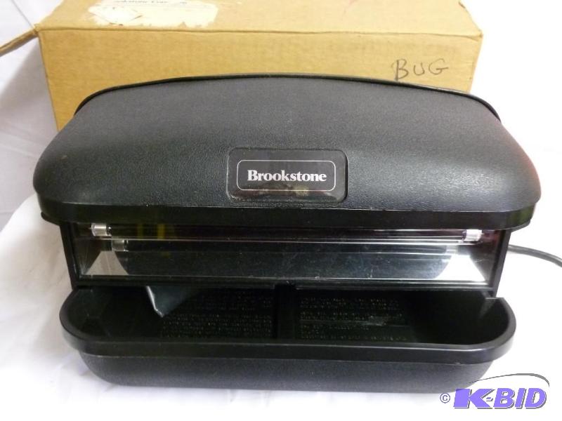 lot 94 image: BROOKSTONE Bug Zapper - NEW in the Box