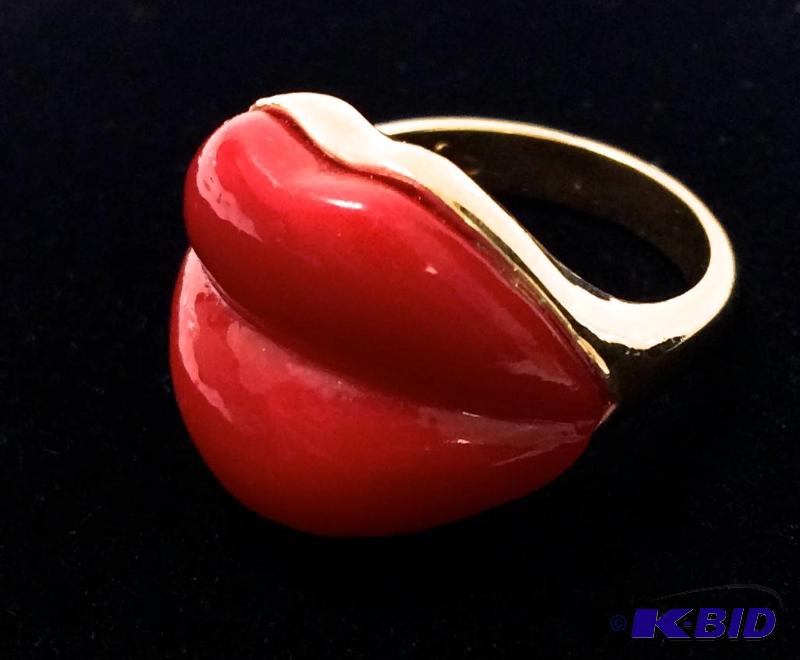 lot 12 image: Fun Vintage lips ring and a pair of sparkly heart earrings