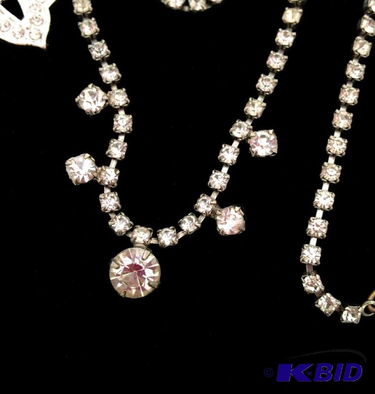 lot 13 image: lot of 2 vintage costume jewelry pieces