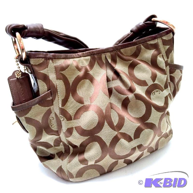 lot 16 image: Coach Purse