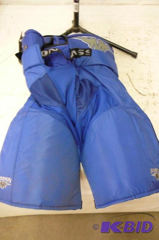 Mission Hockey Padded Pant small 32-34...