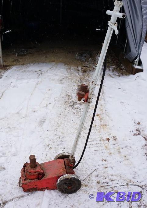 Pneumatic Floor Jack System In Working Condit...