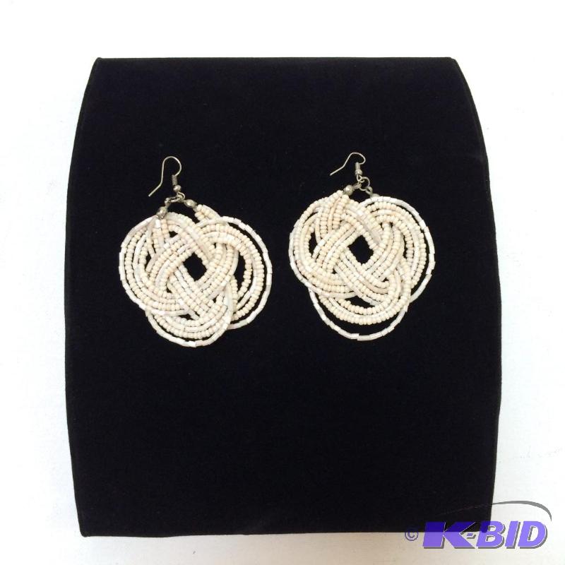 Vintage 1970s hand beaded earrings really nice Great Style for younger woman..or teen