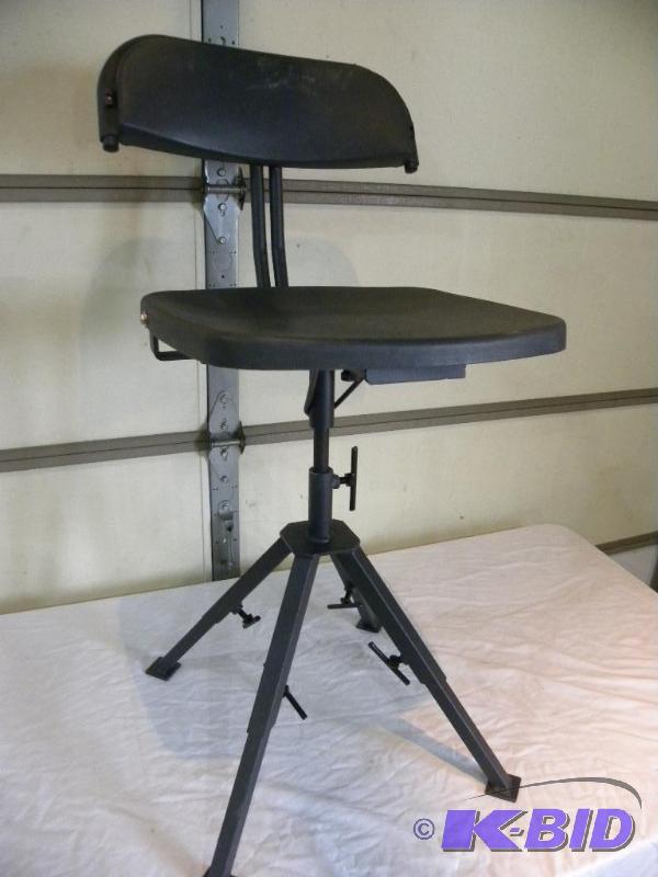 lot 21 image: Ground Blind Seat, 4 steel adjustable legs, 3...