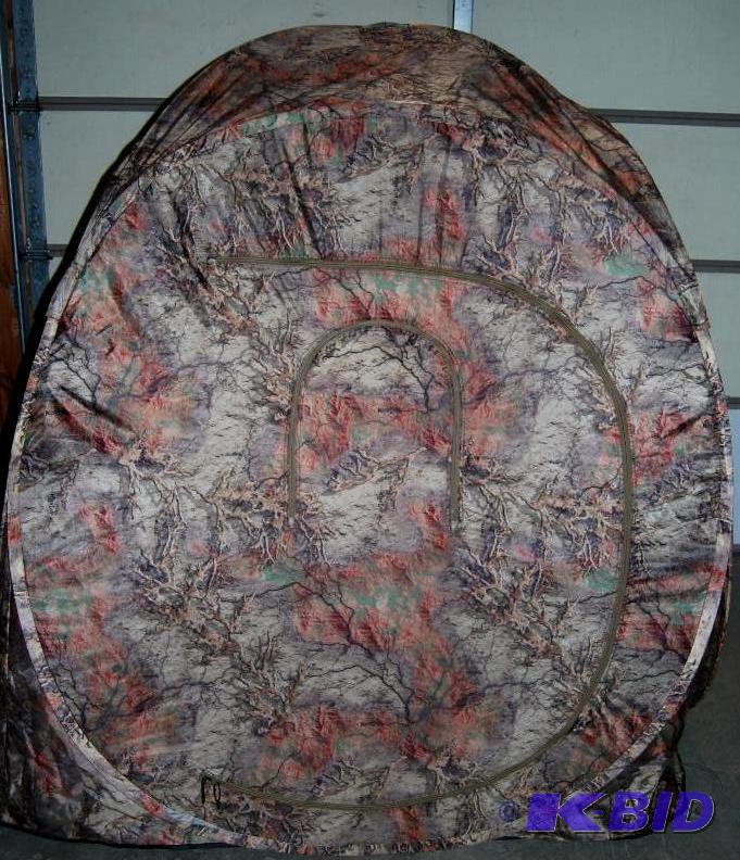 lot 57 image: Deluxe Ground Spring Blind, water resistant n...