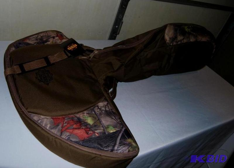 lot 78 image: Deluxe Padded Cross Bow Case, has utility kni...