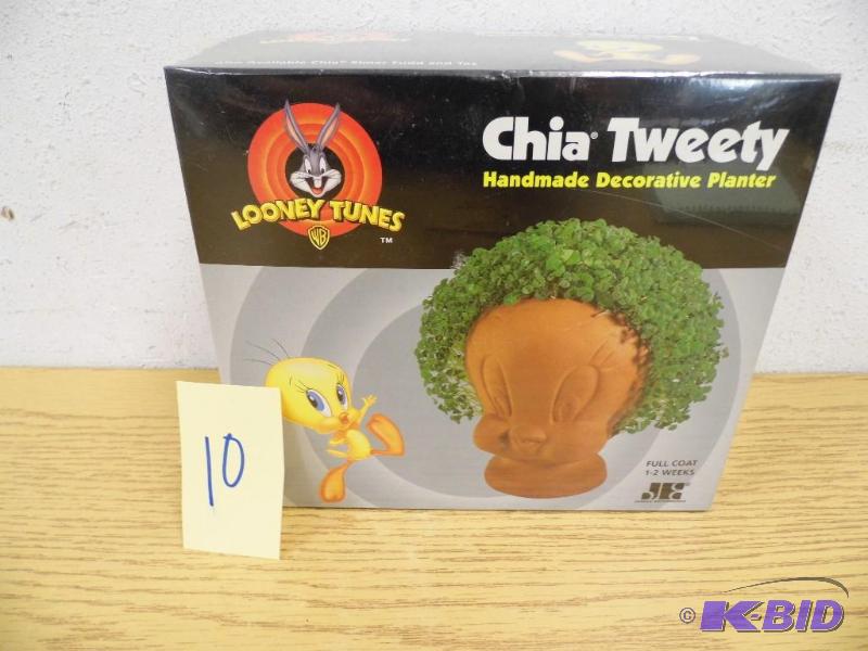 lot 10 image: Chia Tweety