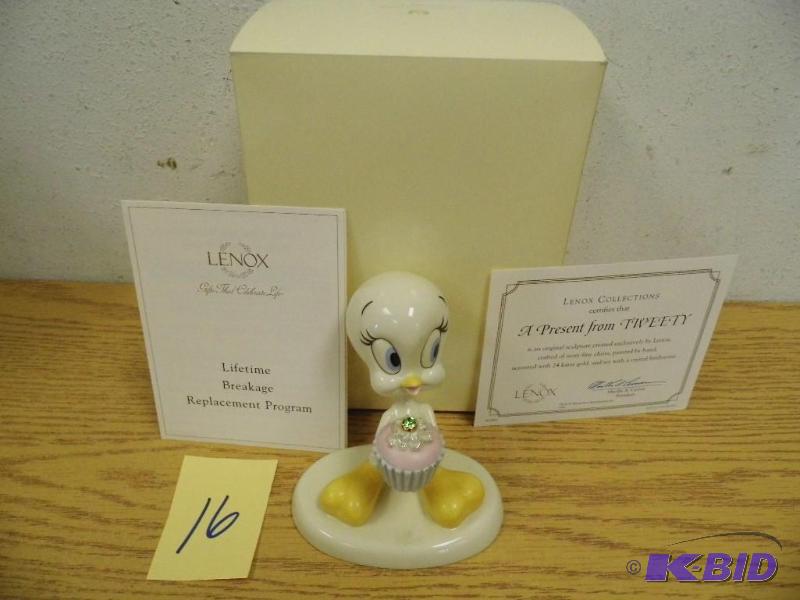 lot 16 image: A Present From Tweety