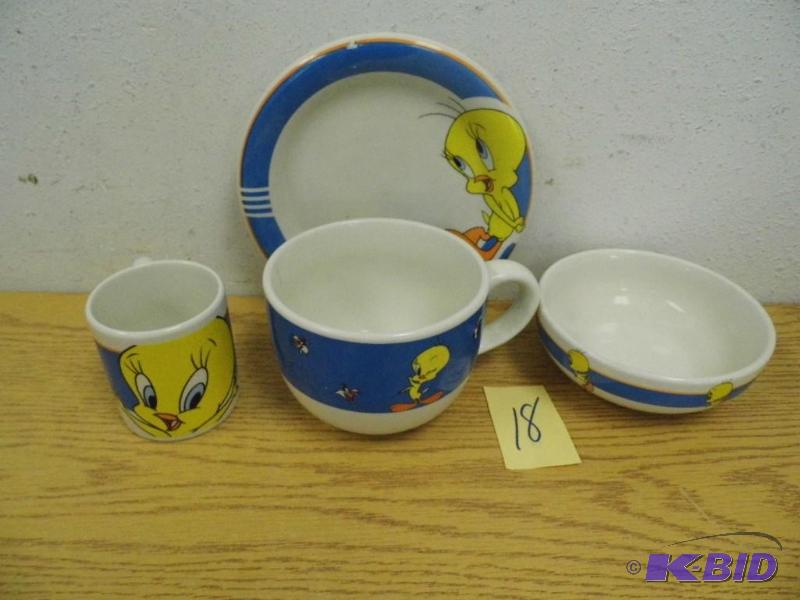 lot 18 image: Dish Place Setting
