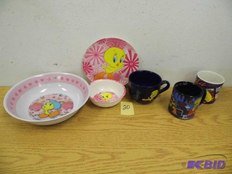 lot 20 image: Dishes
