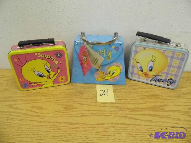 lot 24 image: Lunchboxes & Purses