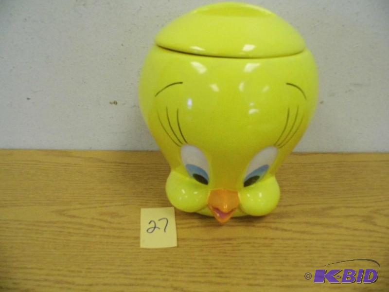 lot 27 image: Cookie Jar