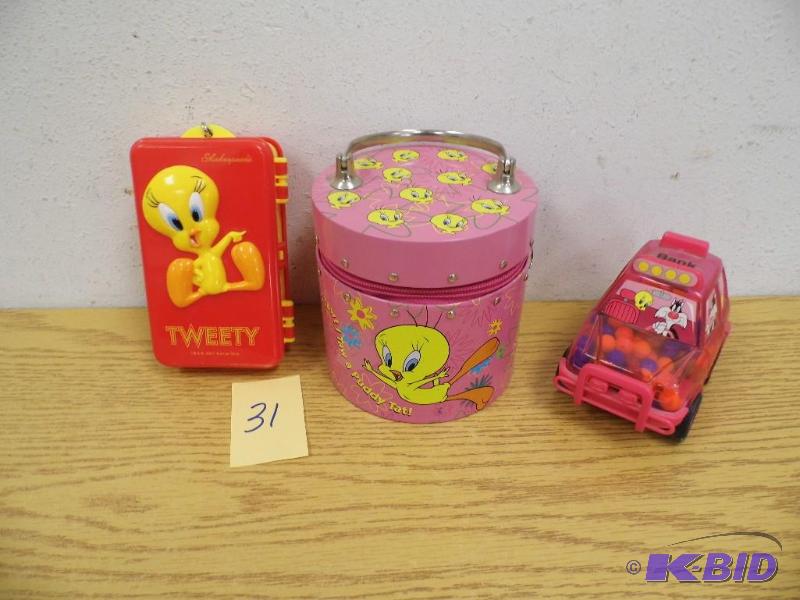 lot 31 image: Purses & Bank