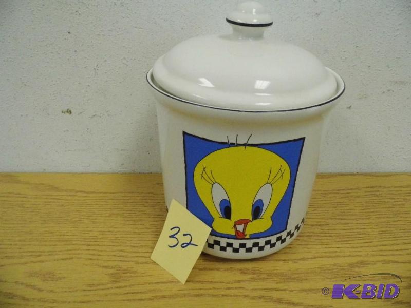 lot 32 image: Cookie Jar