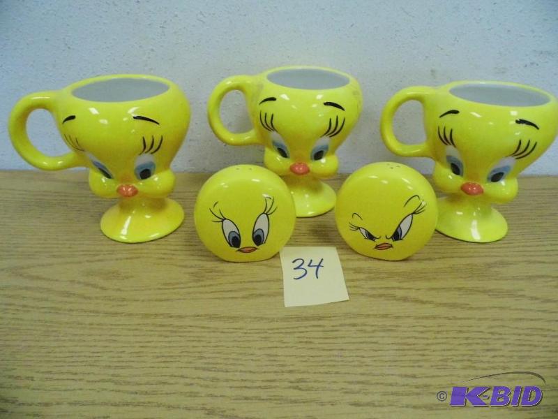 lot 34 image: 3 Mugs wSalt & Pepper
