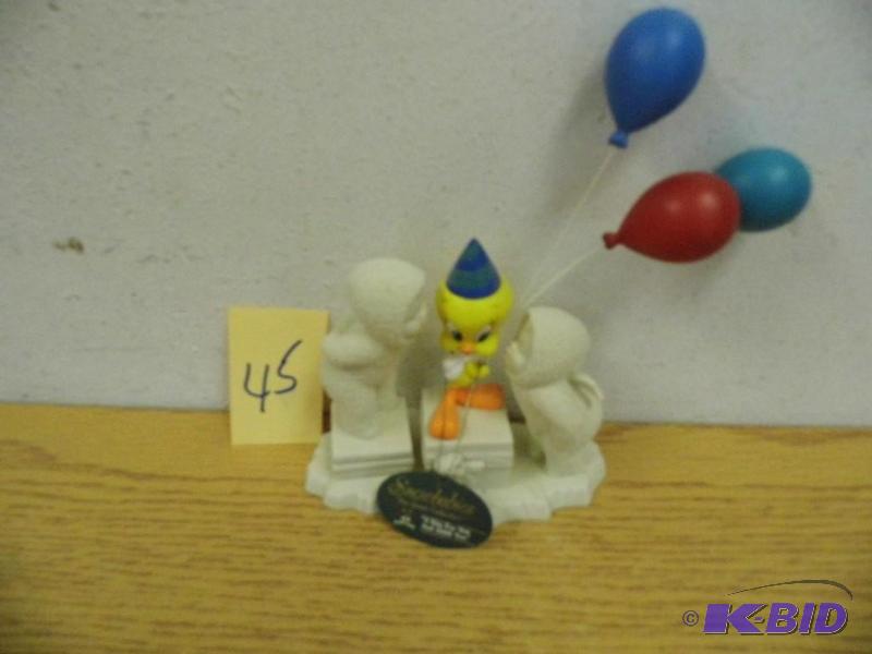 lot 45 image: Snowbabies