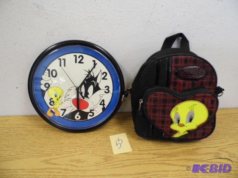 lot 55 image: Clock & Lunch Bag