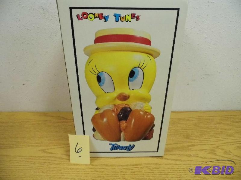 lot 6 image: Cookie Jar
