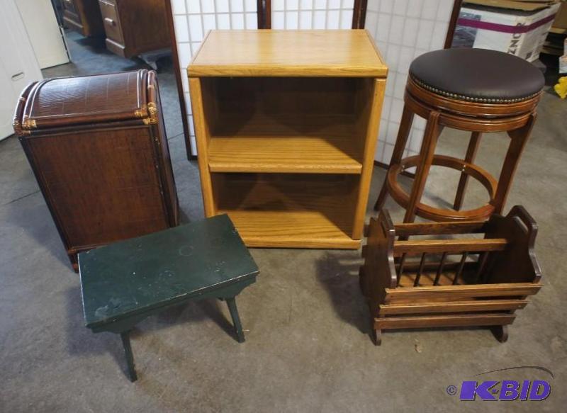 lot 26 image: Lot of miscellaneous furniture. Magazine Hold...