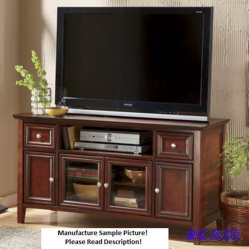lot 134 image: Litchfield TV Stand - Its the upscale detail...