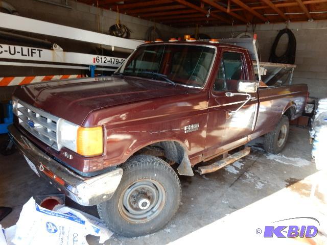lot 1 image: 1989 Ford F 250 4 wheel Pickup and salter