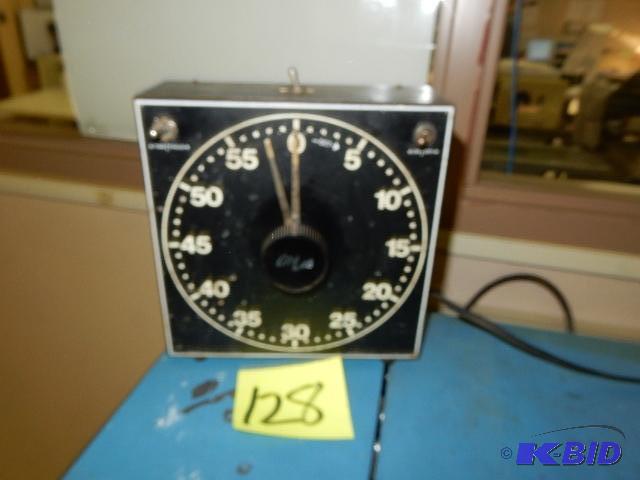 lot 128 image: Timer
