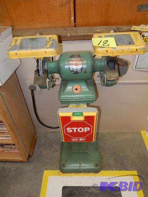 lot 18 image: Pedestal Bench Grinder