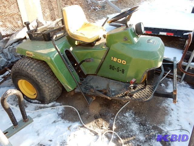 lot 1B image: John Deere 3 Wheeler