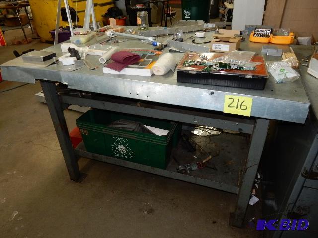 lot 216 image: Workshop table, workbench from the shop class.