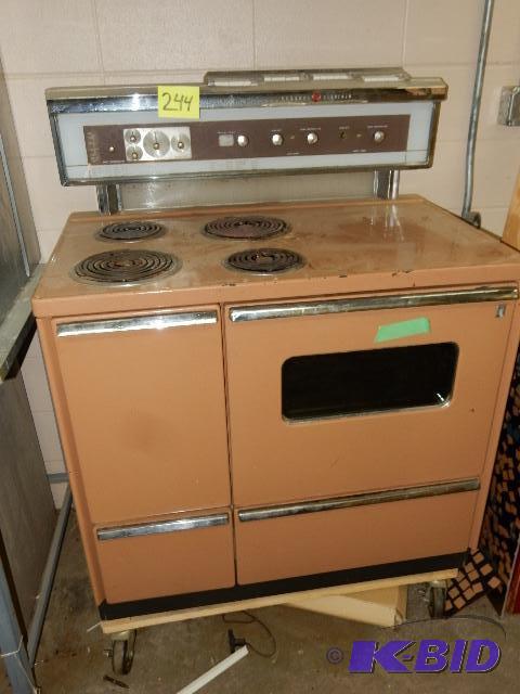 lot 244 image: GE Stove