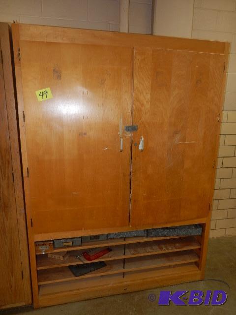 lot 49 image: Wood Storagetool cabinet