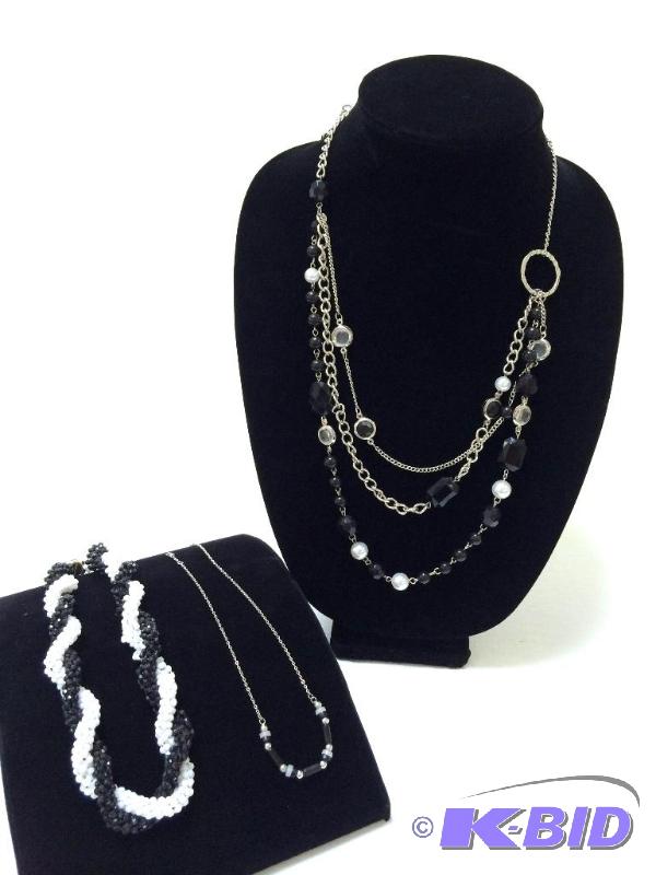 Lot of 3 necklaces black and silver colored