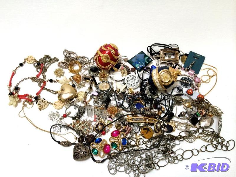Large lot of jewelry vintage some new some vintage..