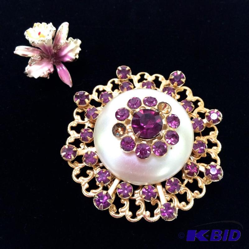 2 vintage broaches