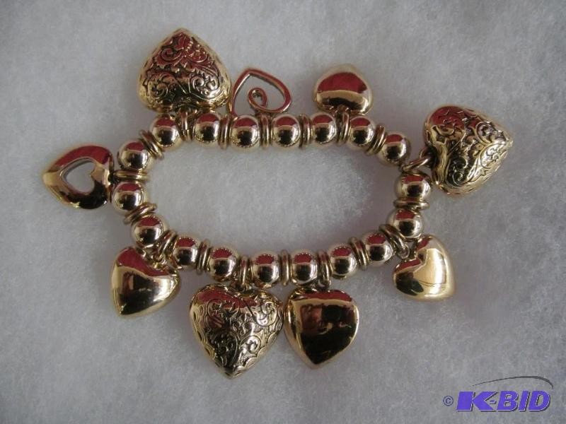 lot 122 image: Bracelet