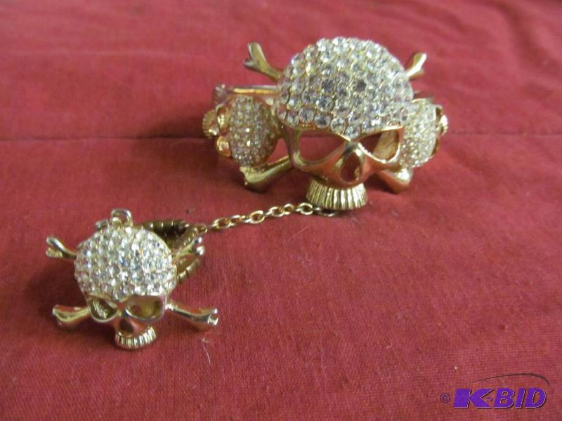 lot 124 image: Bracelet