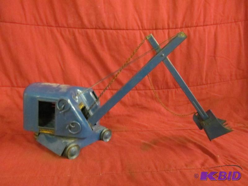 lot 144 image: Toy