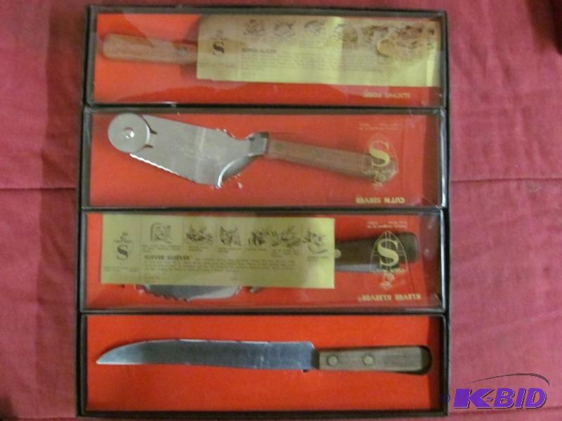 lot 194 image: Knife Set