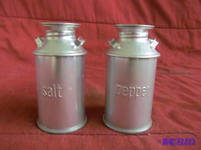 lot 199 image: Salt and Pepper Set