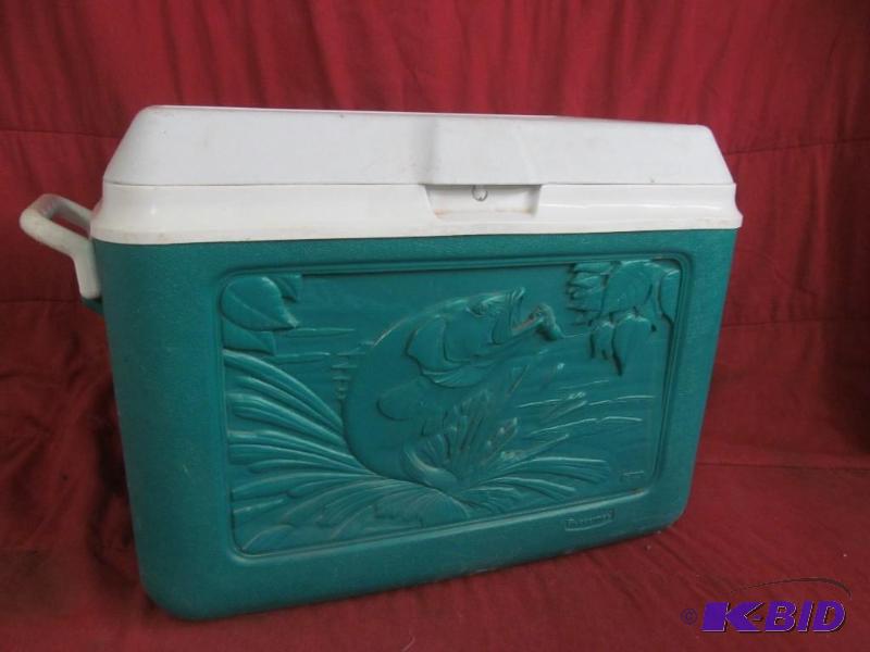 lot 220 image: Rubbermaid