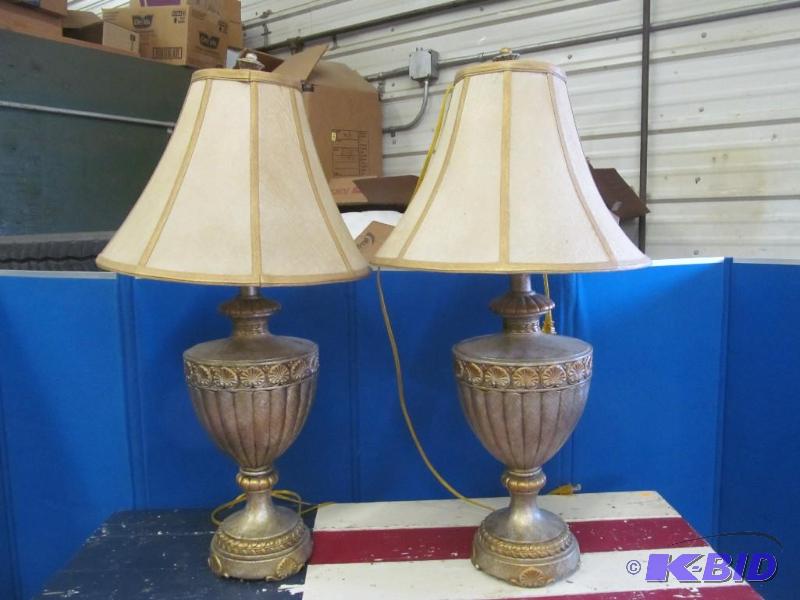 lot 229 image: Lamp