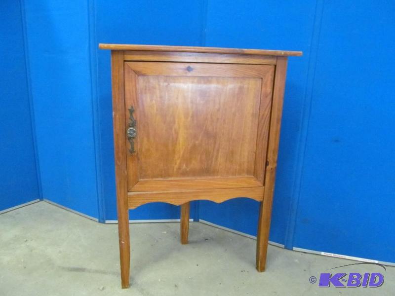 lot 233 image: Cabinet