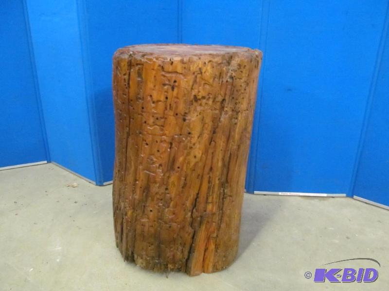 lot 241 image: Decor