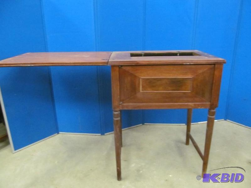 lot 245 image: Cabinet