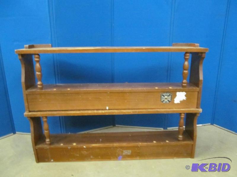 lot 252 image: Shelf