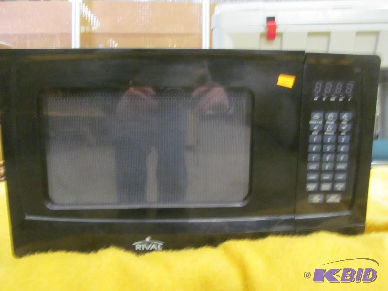 lot 254 image: Microwave