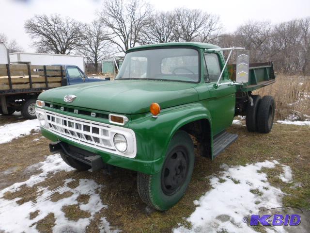 lot 1 image: 1965 Ford Dump Truck V8 engine, manual transm...