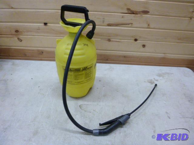 lot 134 image: Flo-Master LGX 2 Gallon Sprayer Model LGX1102...